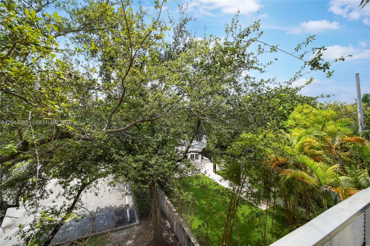 1700 Meridian Ave, Unit 310, Miami Beach, FL 33139 Photo