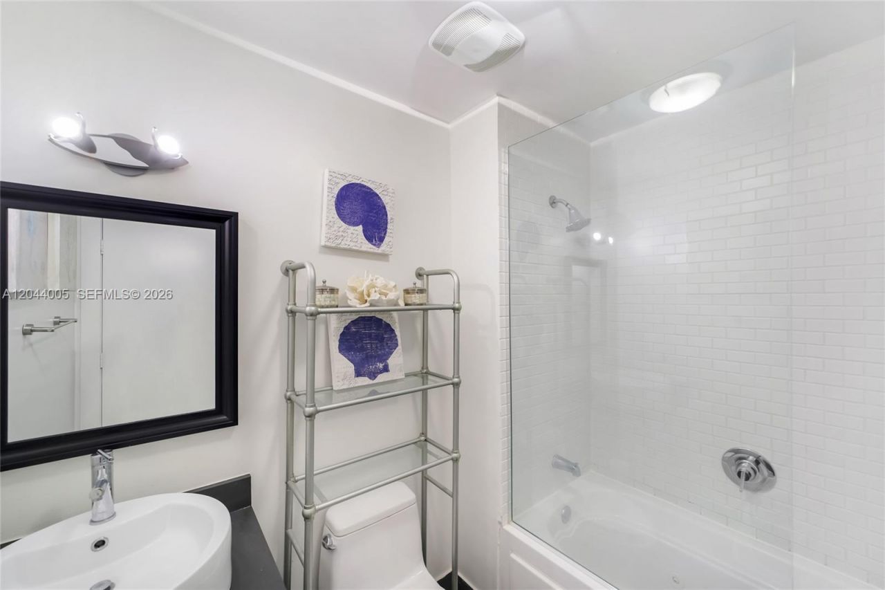 1700 Meridian Ave, Unit 310, Miami Beach, FL 33139 Photo