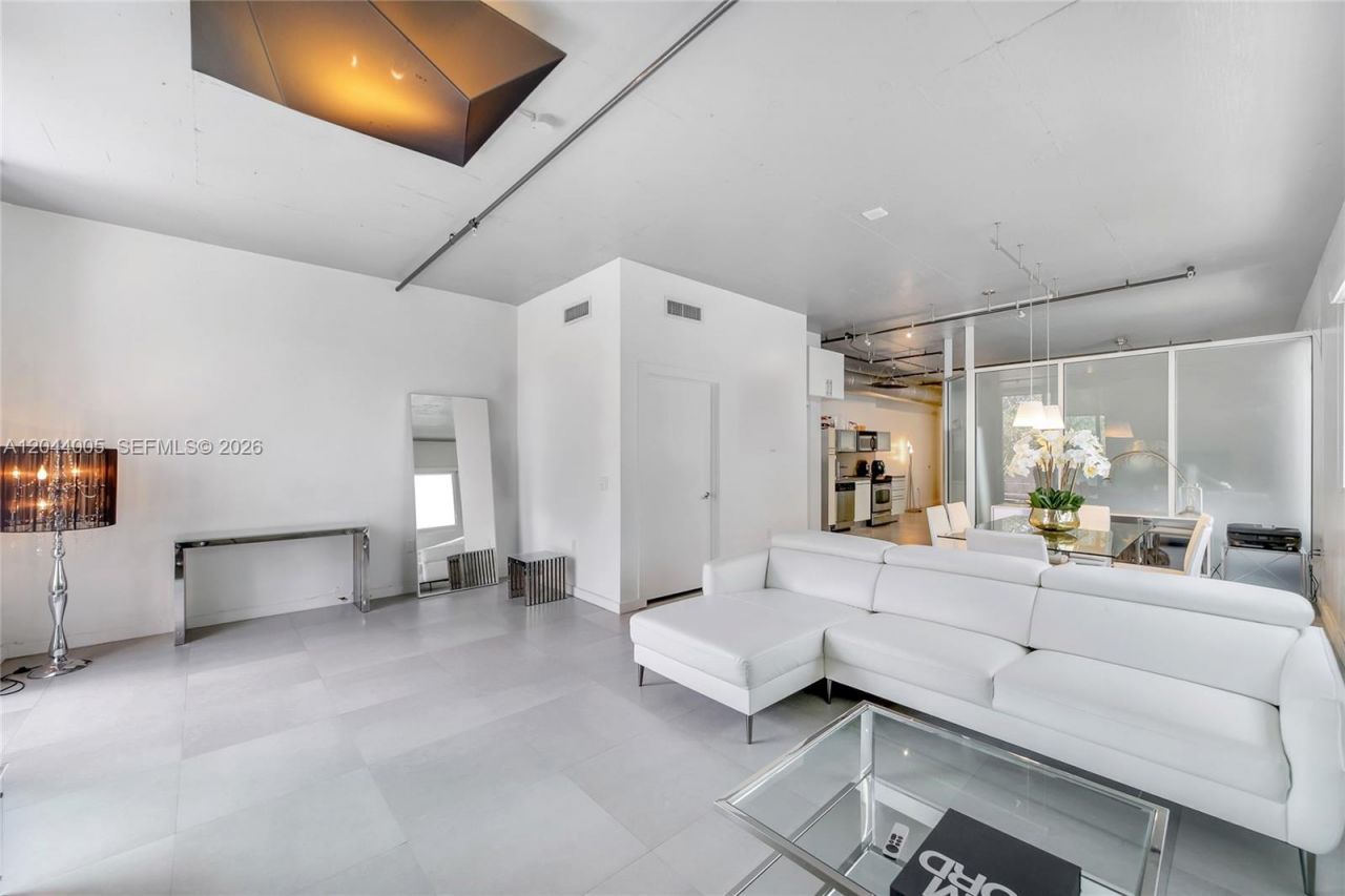 1700 Meridian Ave, Unit 310, Miami Beach, FL 33139 Photo