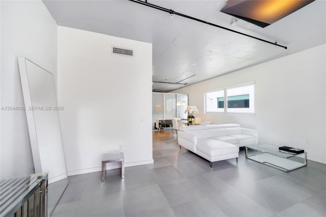 1700 Meridian Ave, Unit 310, Miami Beach, FL 33139 Photo