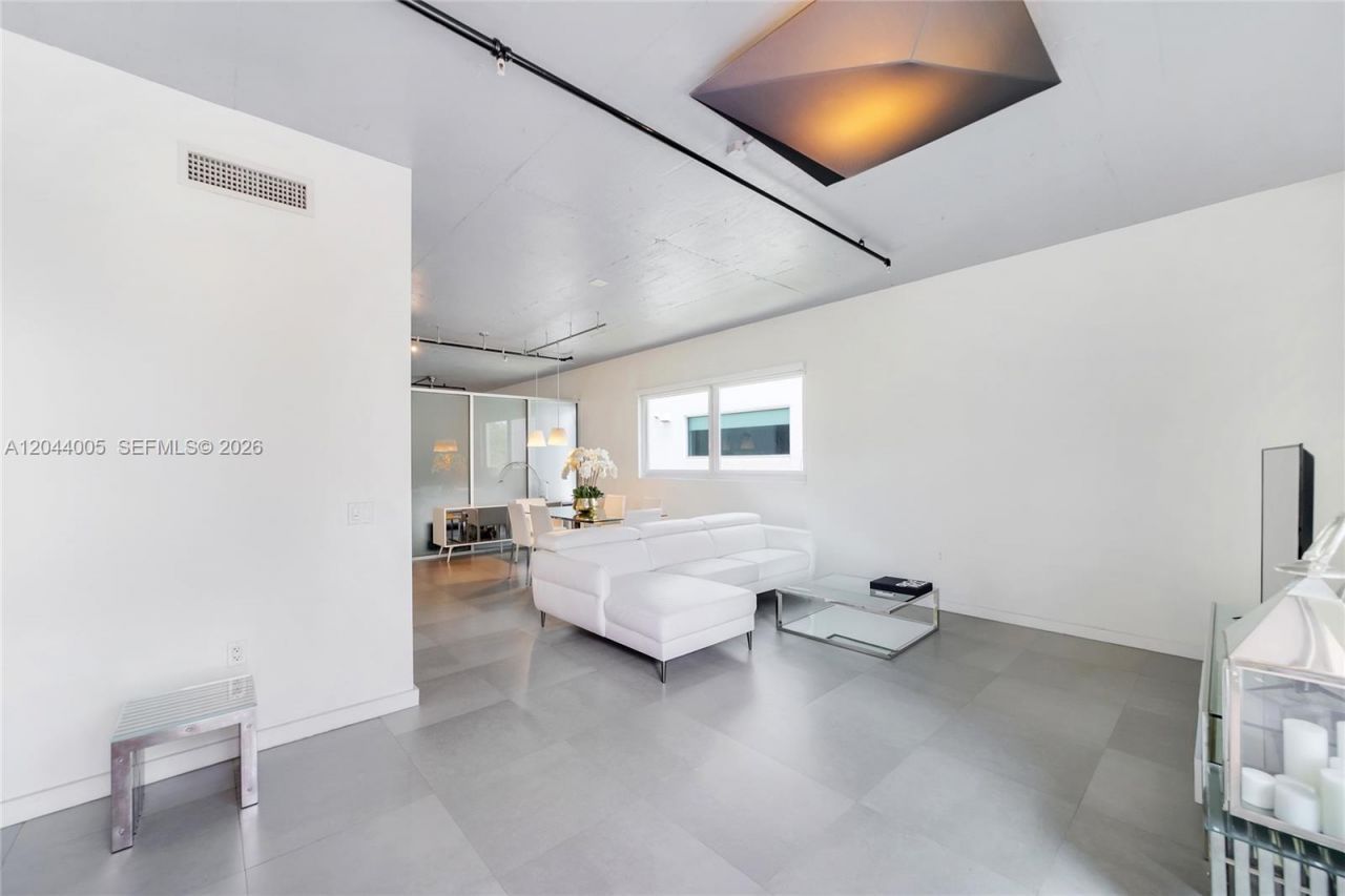 1700 Meridian Ave, Unit 310, Miami Beach, FL 33139 Photo
