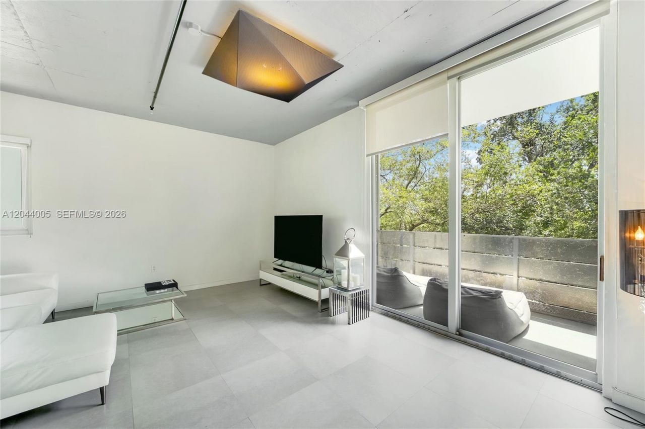 1700 Meridian Ave, Unit 310, Miami Beach, FL 33139 Photo