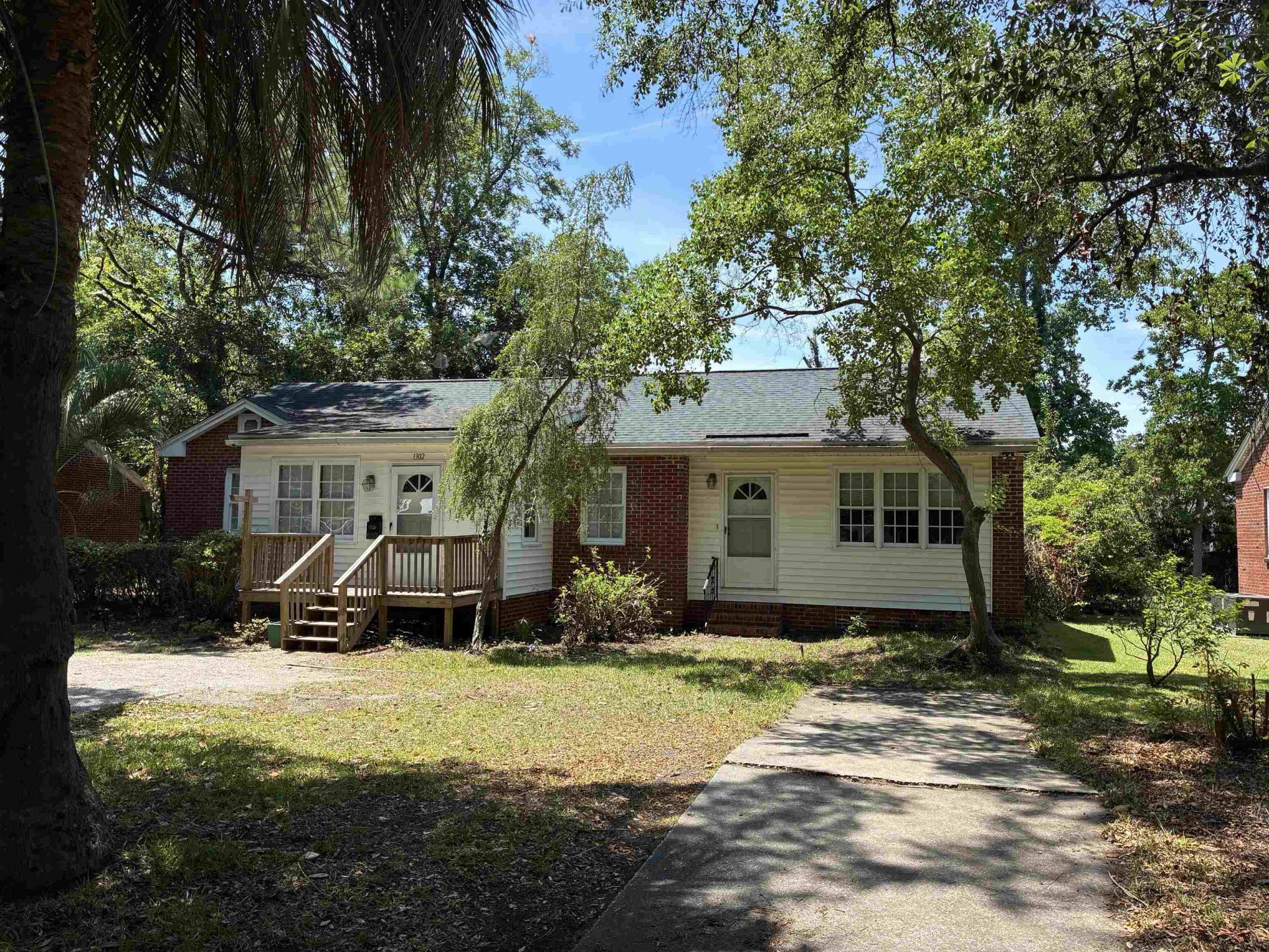 1302 Saville St. Photo 2