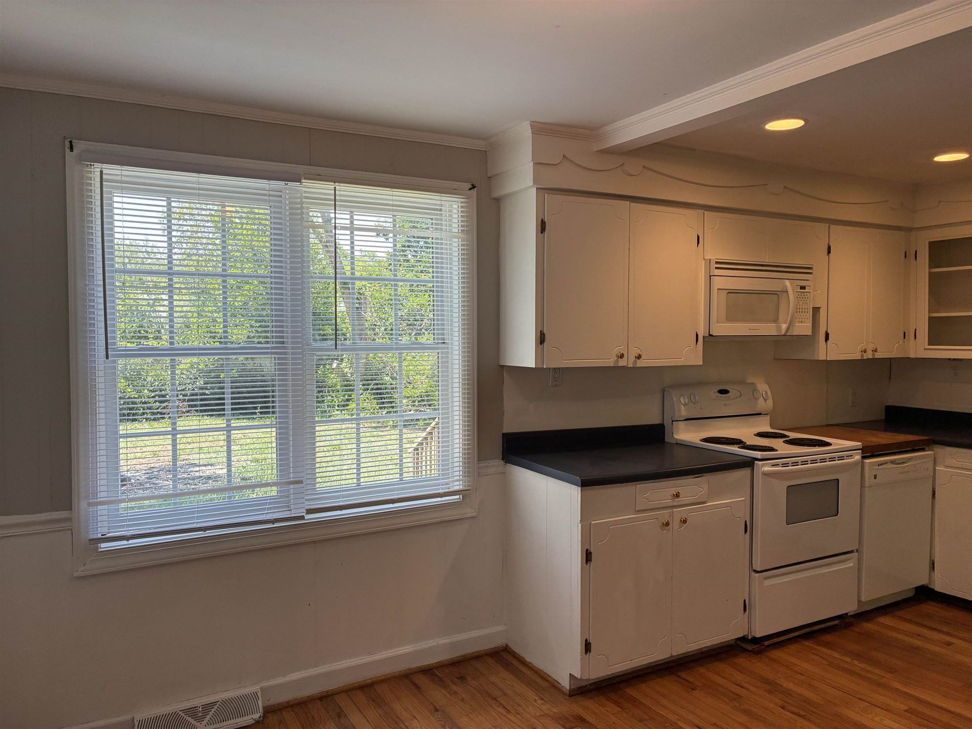 1302 Saville St. Photo 20
