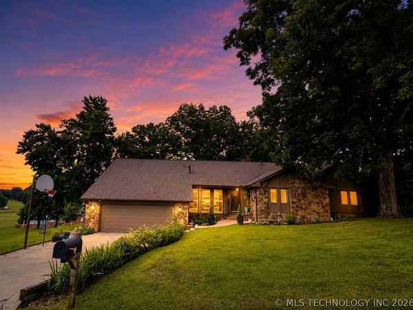 209 Walnut Circle, Grove, OK 74344