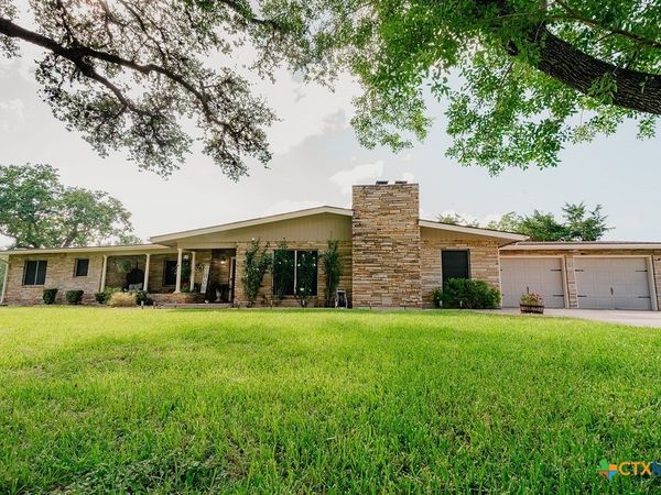 291 N Mesquite Drive , Victoria, TX 77905