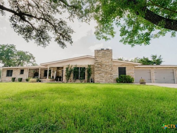 291 N Mesquite Drive , Victoria, TX 77905