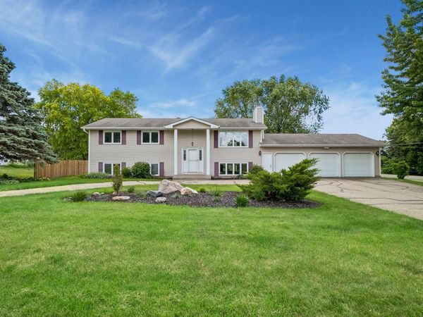 1790 Crestridge Lane, Eagan, MN 55122