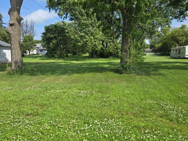 300 W 2nd Street , Sherburn, MN 56171