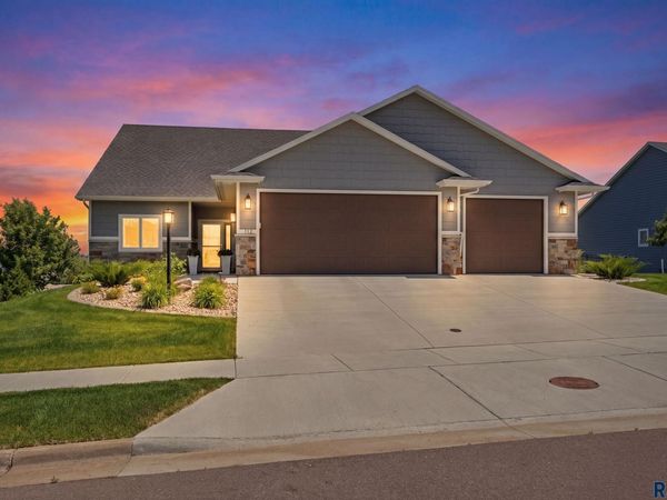 112 N Piper Dr, Sioux Falls, SD 57110
