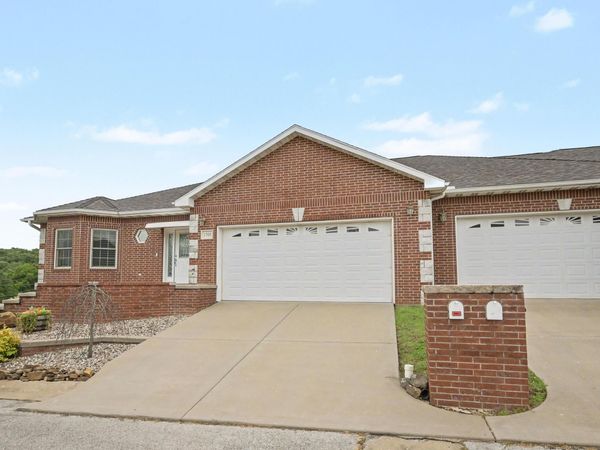 1701 Village Lane , Neosho, MO 64850