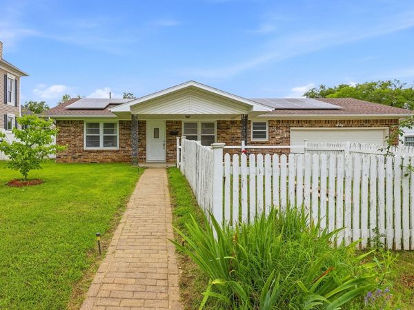 331 E Olive Street , Bolivar, MO 65613