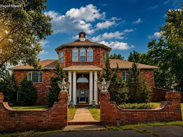 1023 E Fremont Drive, Stockton, MO 65785