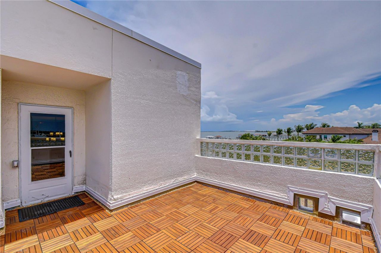 6504 Surfside Boulevard, Unit 8, Apollo Beach, FL 33572 Photo