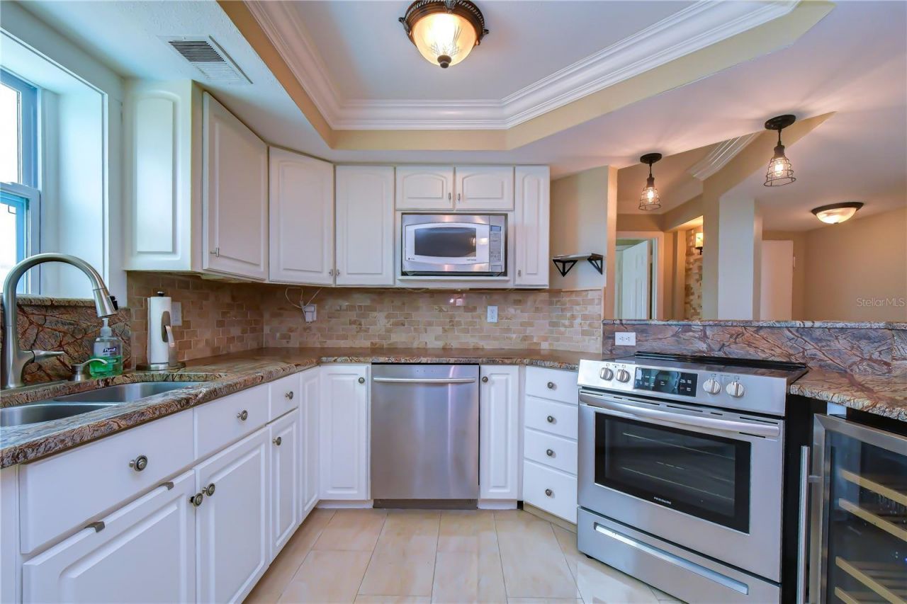 6504 Surfside Boulevard, Unit 8, Apollo Beach, FL 33572 Photo