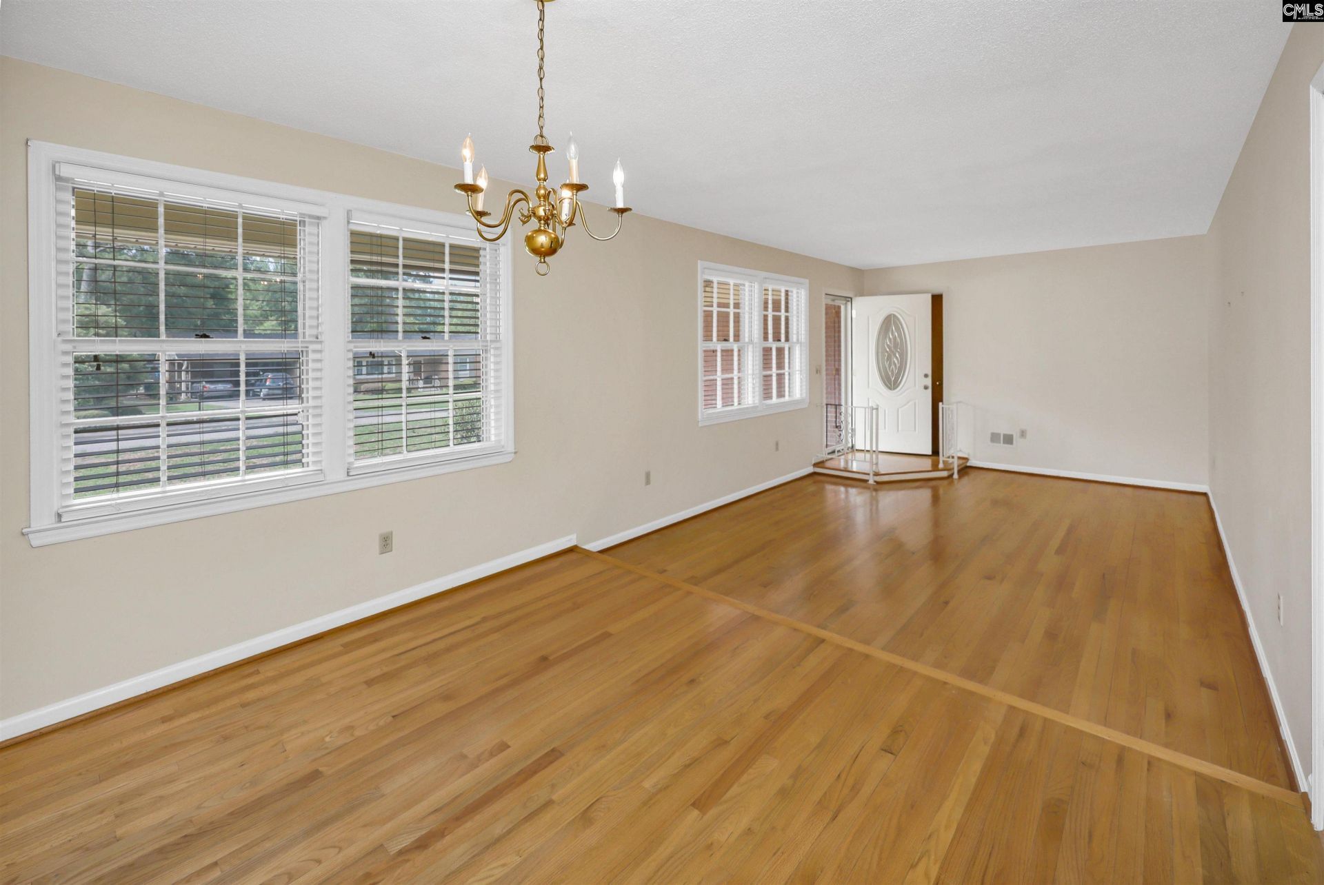 3208 Woodsen Circle  Photo 8
