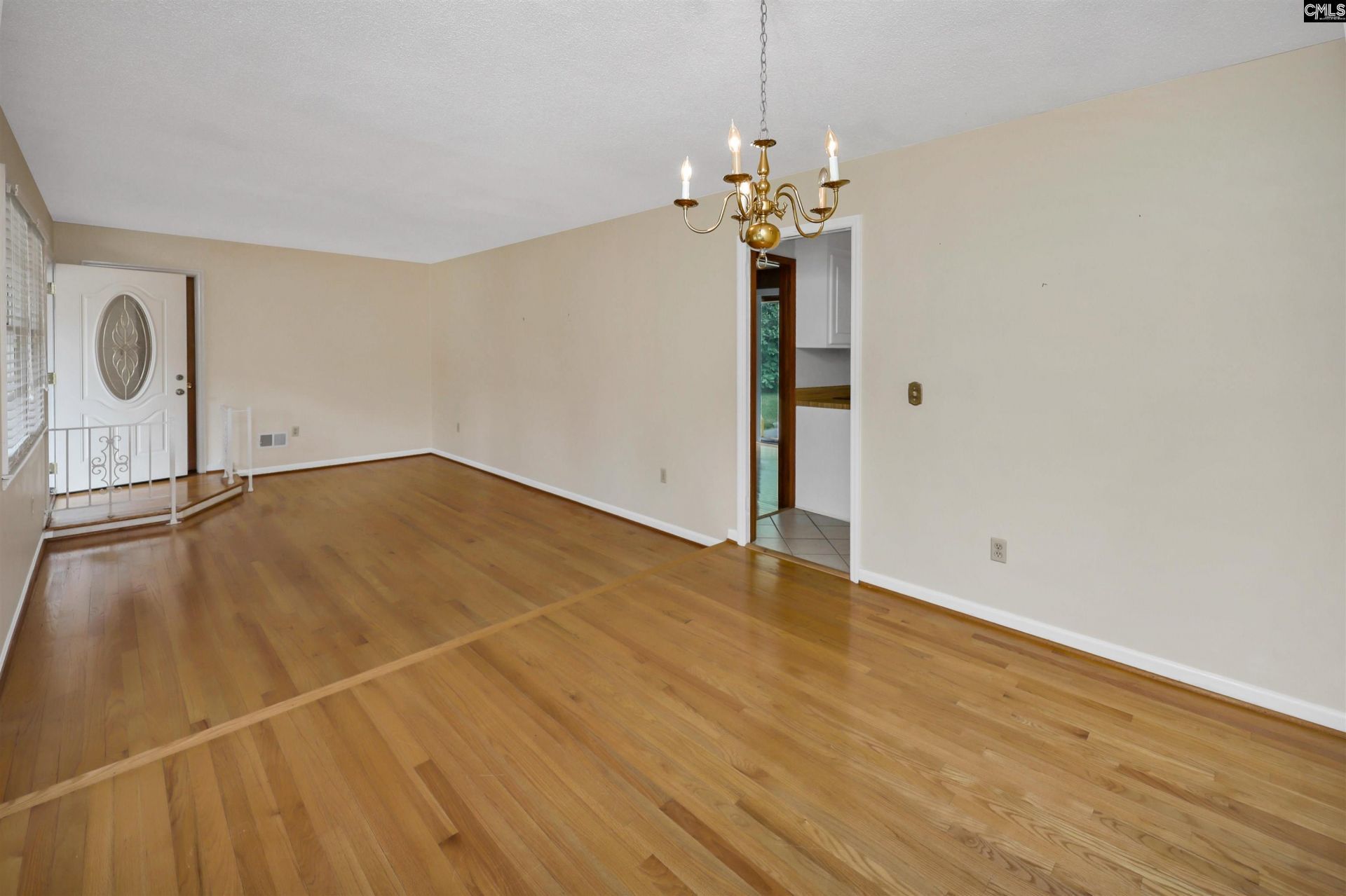 3208 Woodsen Circle  Photo 9