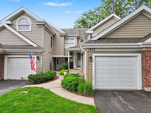 1953 N Coldspring Road, Arlington Heights, IL 60004