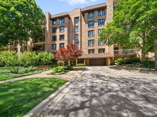 3810 Mission Hills Road, Unit 401, Northbrook, IL 60062