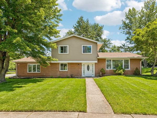 7 Derbyshire Court , Bolingbrook, IL 60440