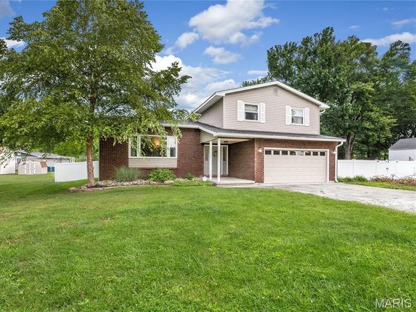 202 Willow Drive, Collinsville, IL 62234