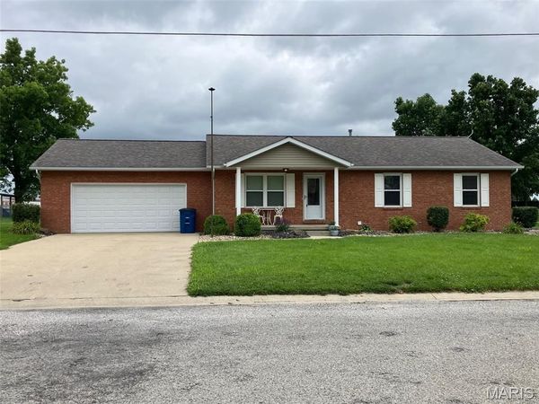 502 W 3rd Street , Aviston, IL 62216