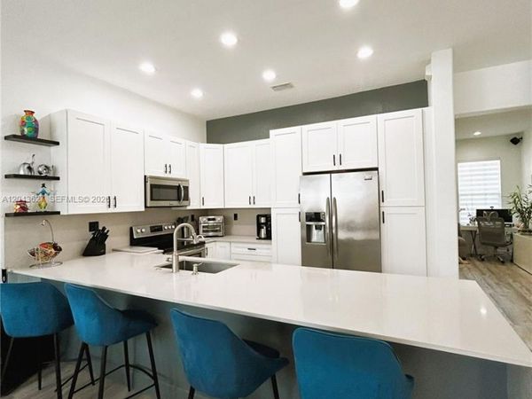 14628 SW 6th St , Pembroke Pines, FL 33027