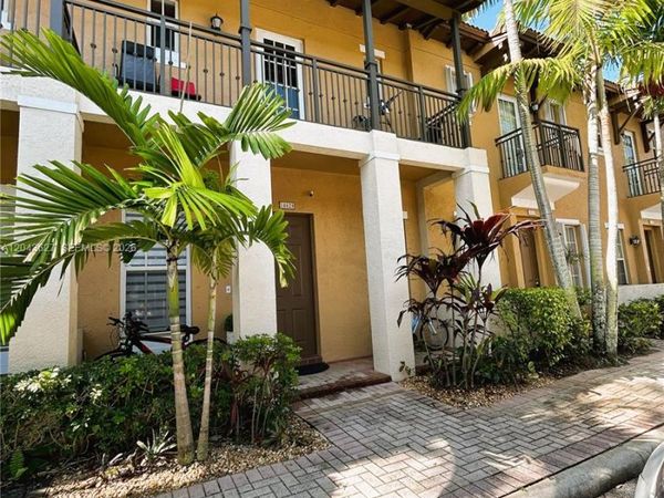 14628 SW 6th St, Pembroke Pines, FL 33027