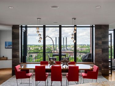 215 10th Avenue S, Unit 910, Minneapolis, MN 55415