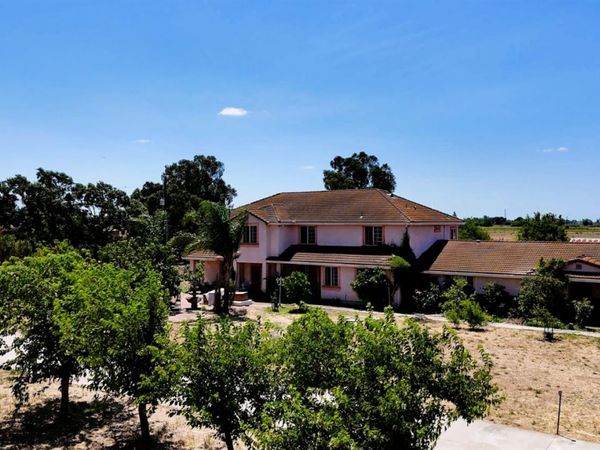8088 Kammerer Rd, Elk Grove, CA 95757