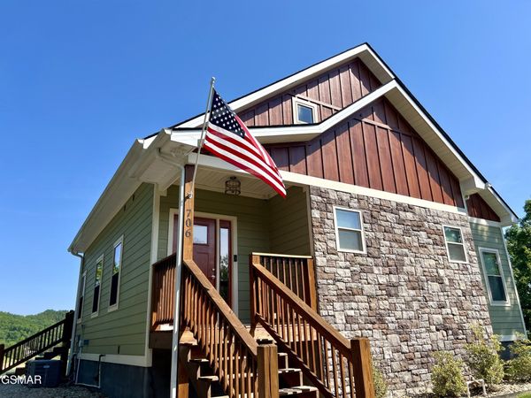 706 Fairgarden Circle, Sevierville, TN 37876