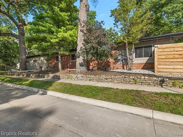 1411 W Farnum Avenue, Royal Oak, MI 48067