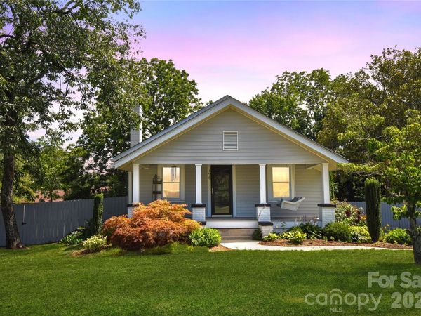 496 14th Avenue NE, Hickory, NC 28601
