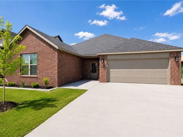 6605 SW Basswood, Bentonville, AR 72713