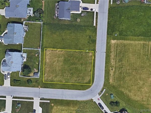 27 Desales Circle , Lockport, NY 14094