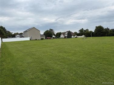 27 Desales Circle, Lockport, NY 14094