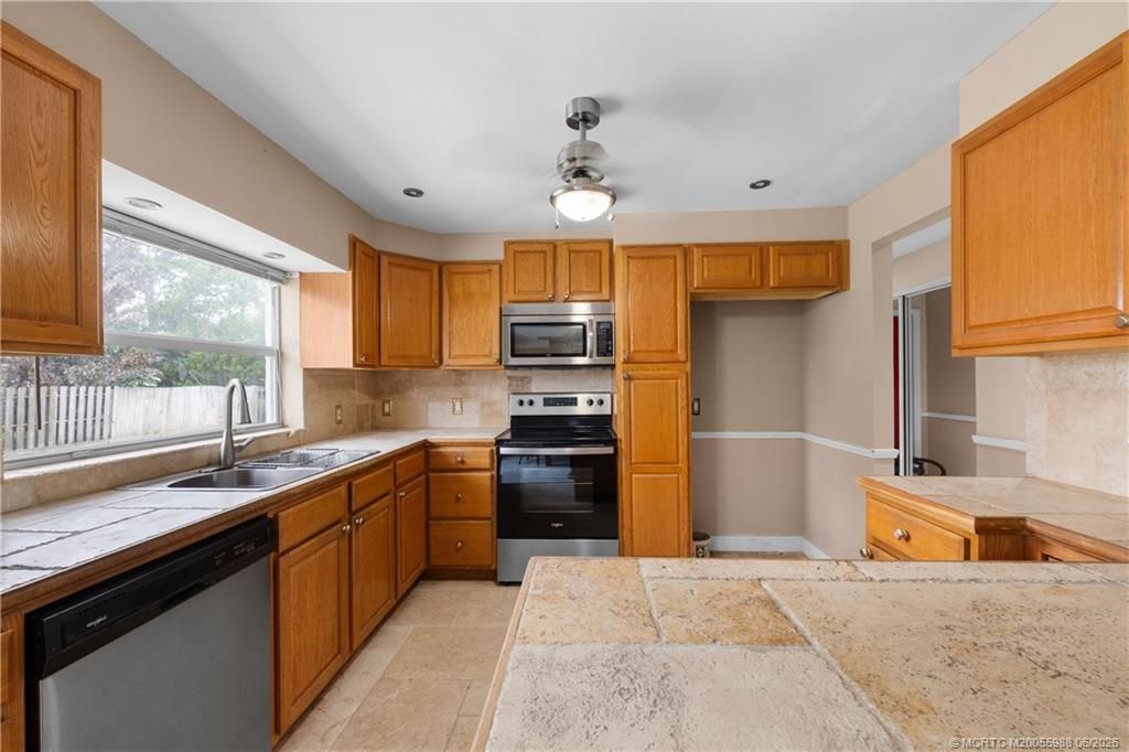 1670 SE Madison Street , Stuart, FL 34997 Photo