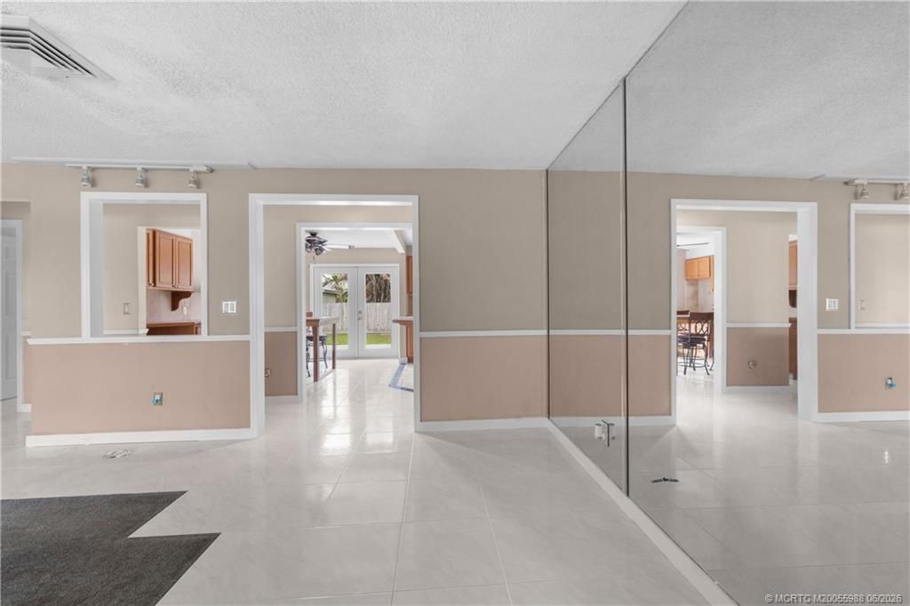 1670 SE Madison Street , Stuart, FL 34997 Photo