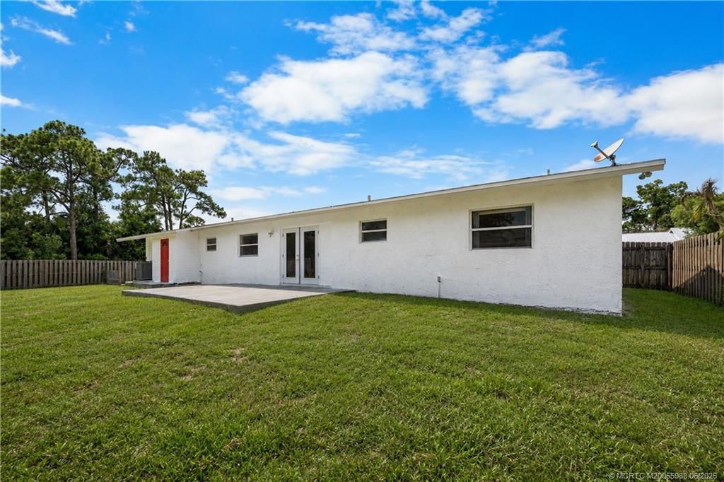 1670 SE Madison Street , Stuart, FL 34997 Photo