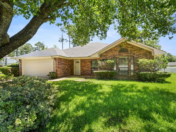 211 Colony Park , Leesville, LA 71446