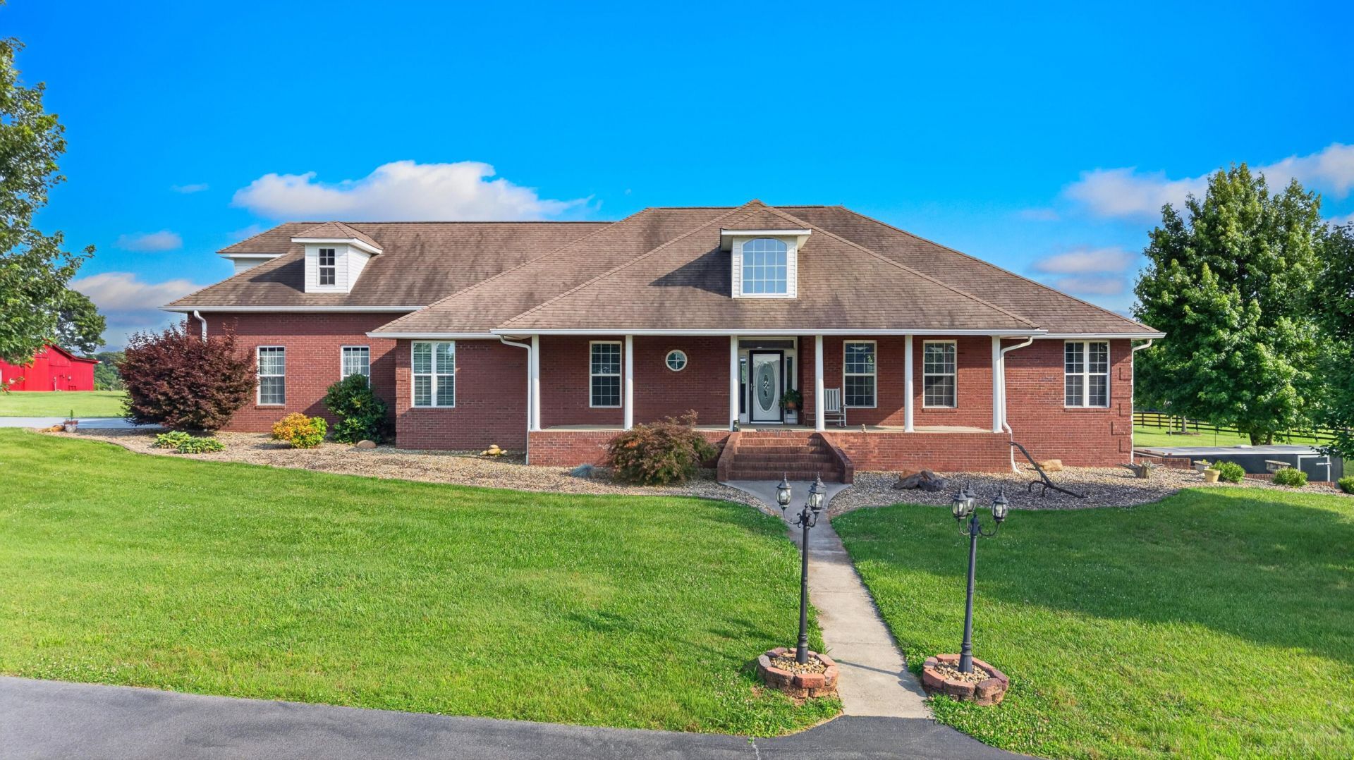 670 Burchfield Road, Dandridge, TN 37725 Main Photo