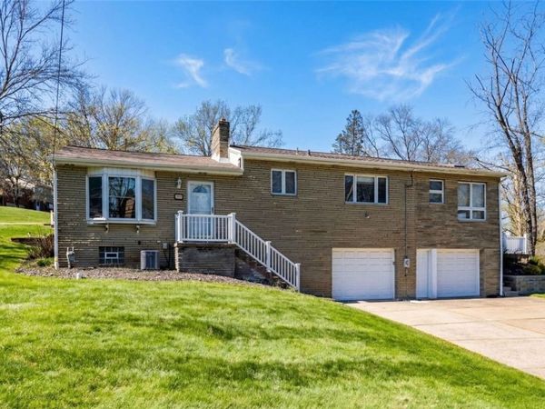 527 E McMurray Rd, McMurray, PA 15317
