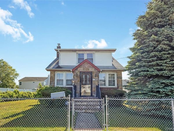 38 Buchanan Avenue , Amityville, NY 11701
