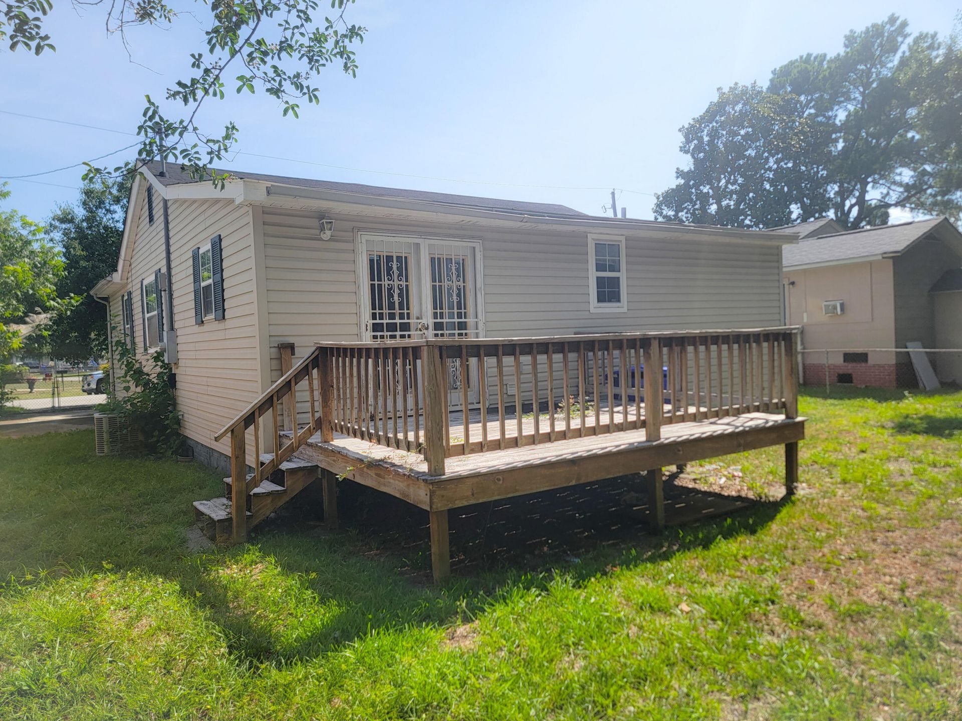 2213 Suffolk Street Photo 4