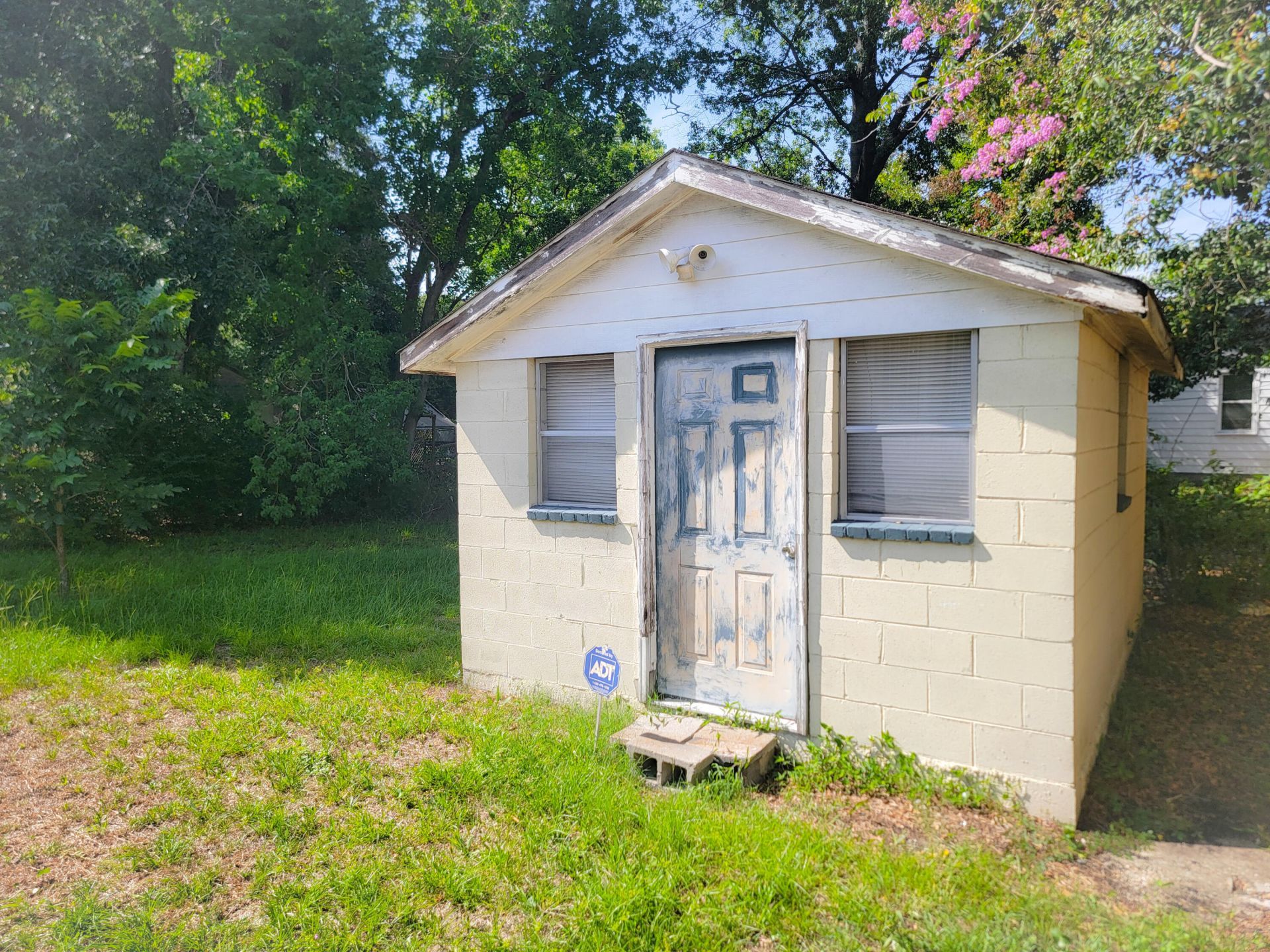 2213 Suffolk Street Photo 5