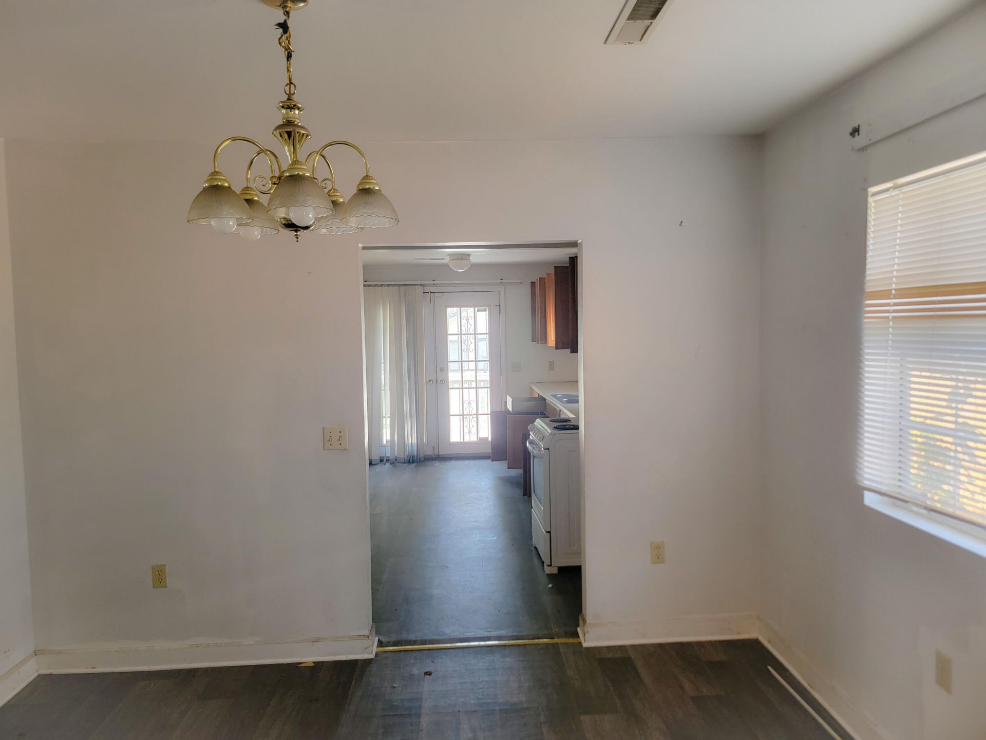 2213 Suffolk Street Photo 9