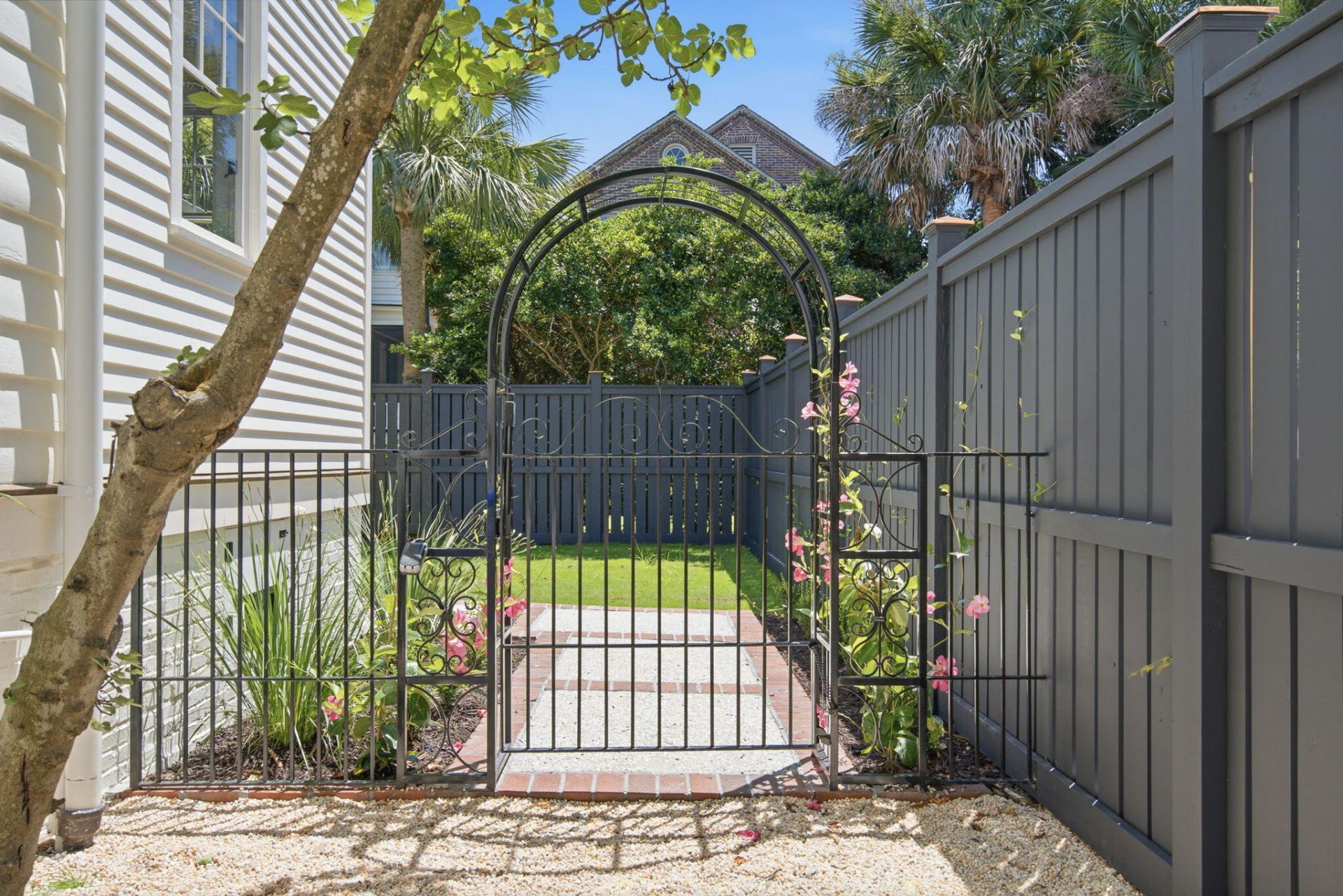 35 Gibbes Street Photo 82