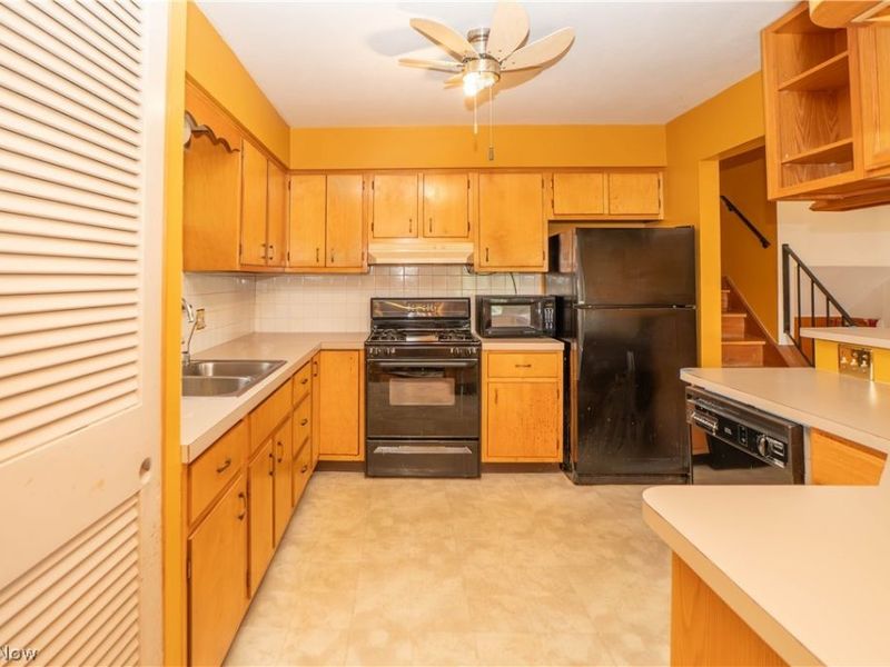 942 El Dorado Drive, Akron, OH 44319 Photo 10