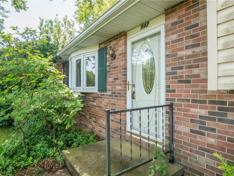 942 El Dorado Drive, Akron, OH 44319 Photo 3