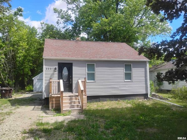 2231 W RICHWOODS Boulevard, Peoria, IL 61604